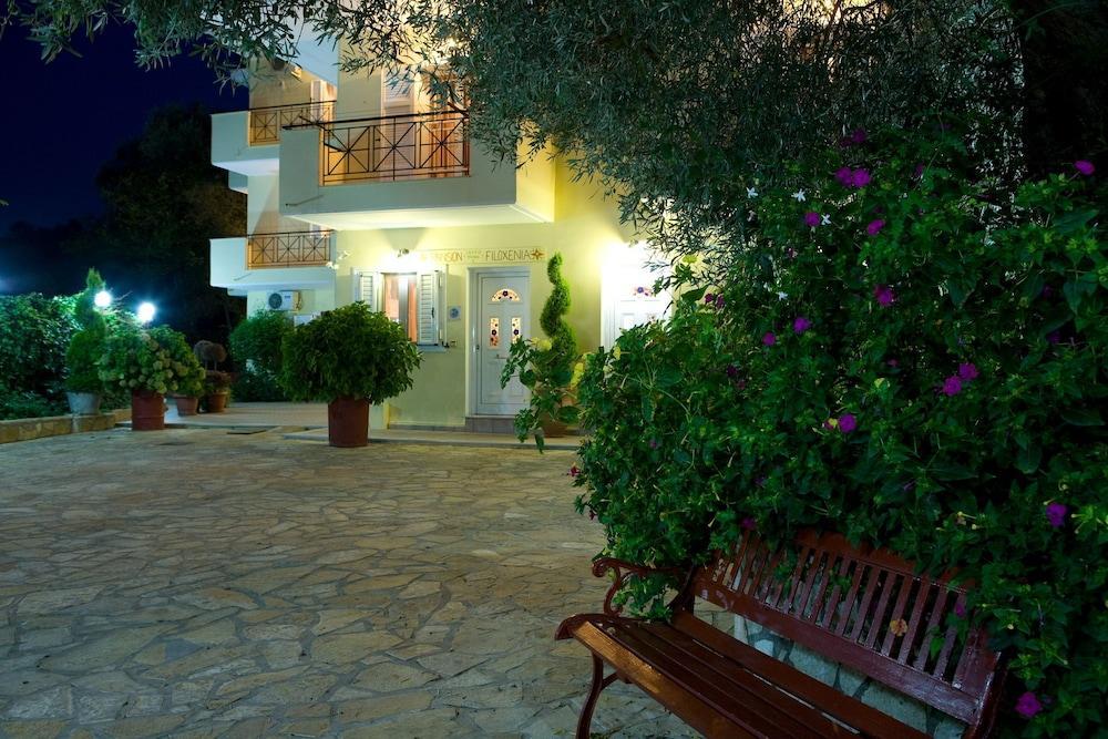 Pansion Filoxenia Apartments & Studios Tsoukaládhes Exterior foto