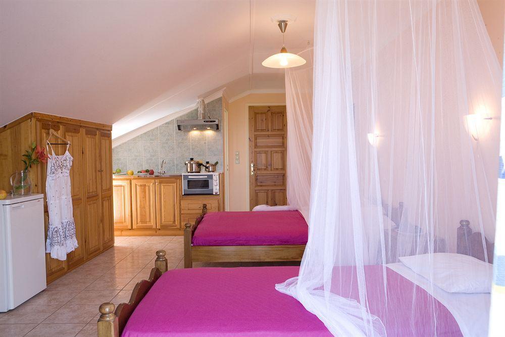 Pansion Filoxenia Apartments & Studios Tsoukaládhes Exterior foto